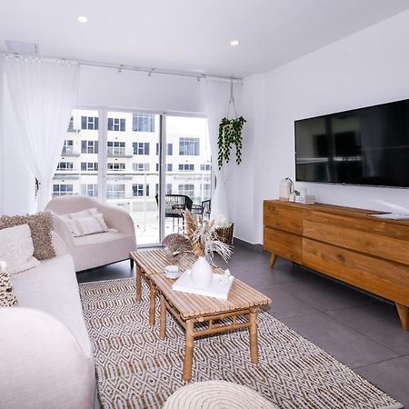 Stylish Luxury Condo, Central Location, Ocean View, Pool, Gym Oranjestad Bagian luar foto