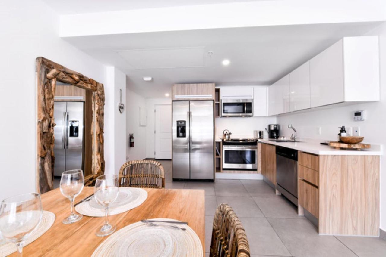 Stylish Luxury Condo, Central Location, Ocean View, Pool, Gym Oranjestad Bagian luar foto