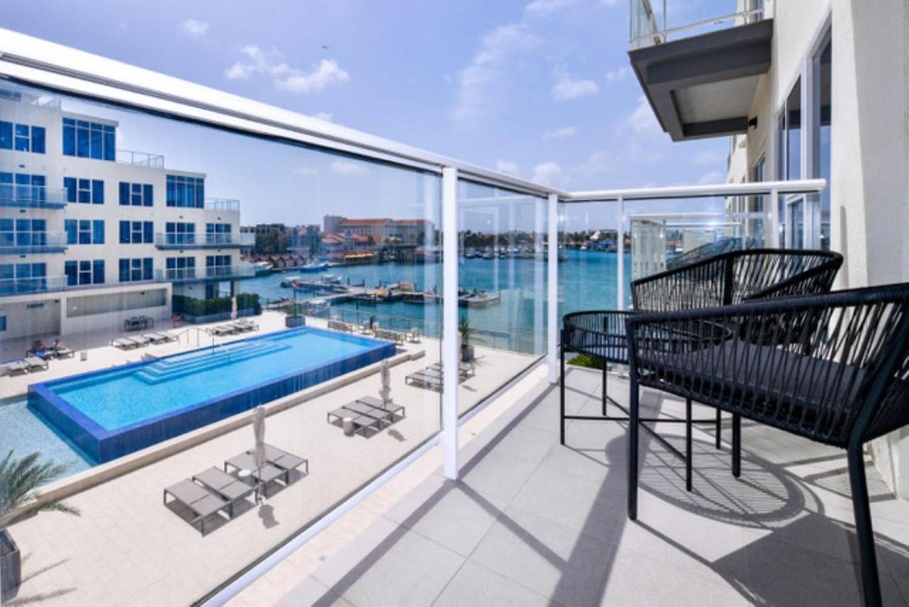 Stylish Luxury Condo, Central Location, Ocean View, Pool, Gym Oranjestad Bagian luar foto