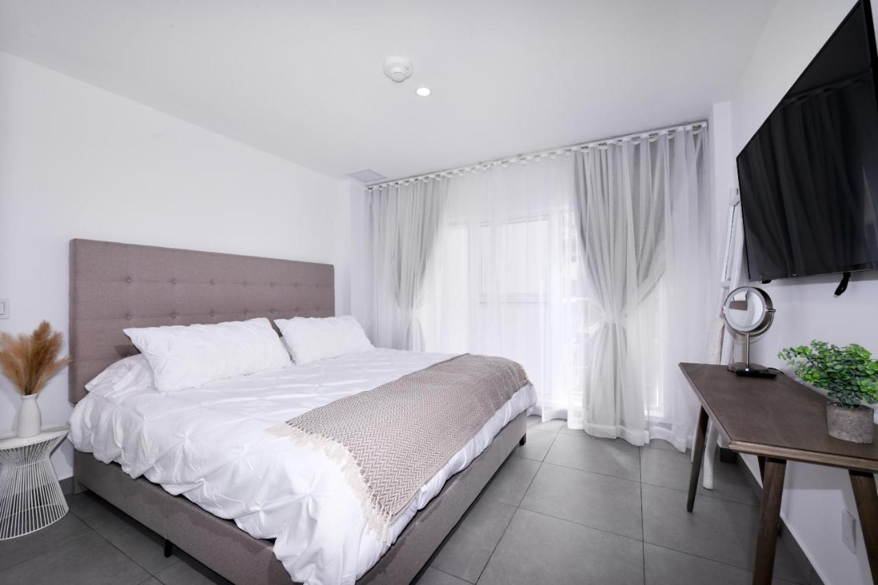 Stylish Luxury Condo, Central Location, Ocean View, Pool, Gym Oranjestad Bagian luar foto