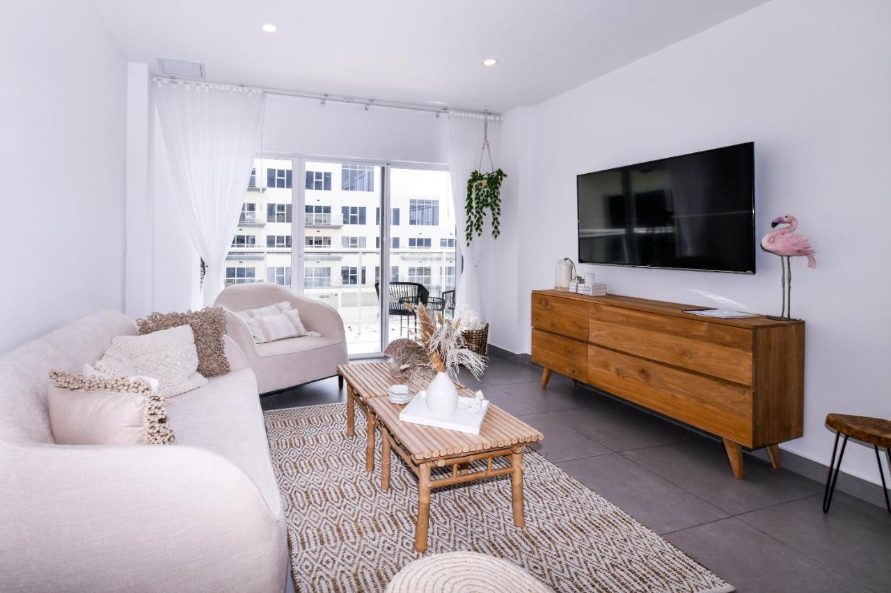 Stylish Luxury Condo, Central Location, Ocean View, Pool, Gym Oranjestad Bagian luar foto