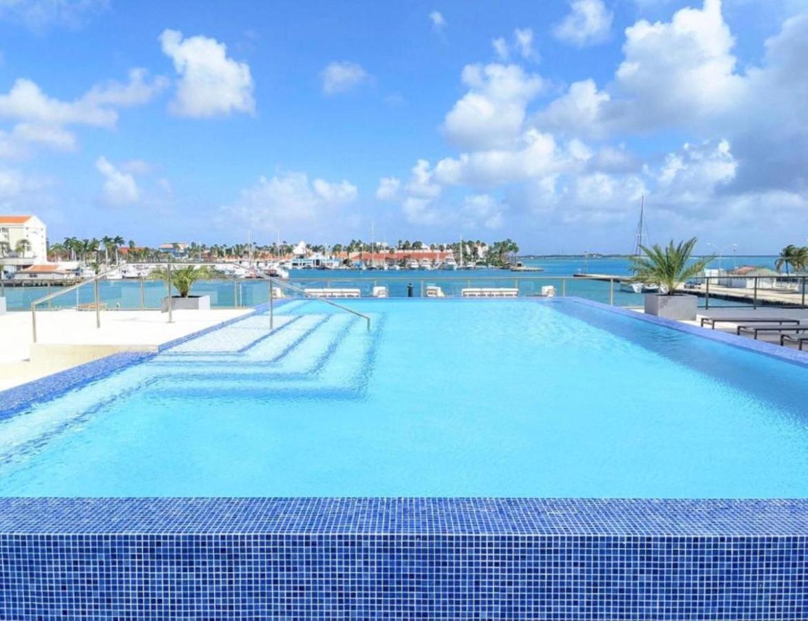 Stylish Luxury Condo, Central Location, Ocean View, Pool, Gym Oranjestad Bagian luar foto