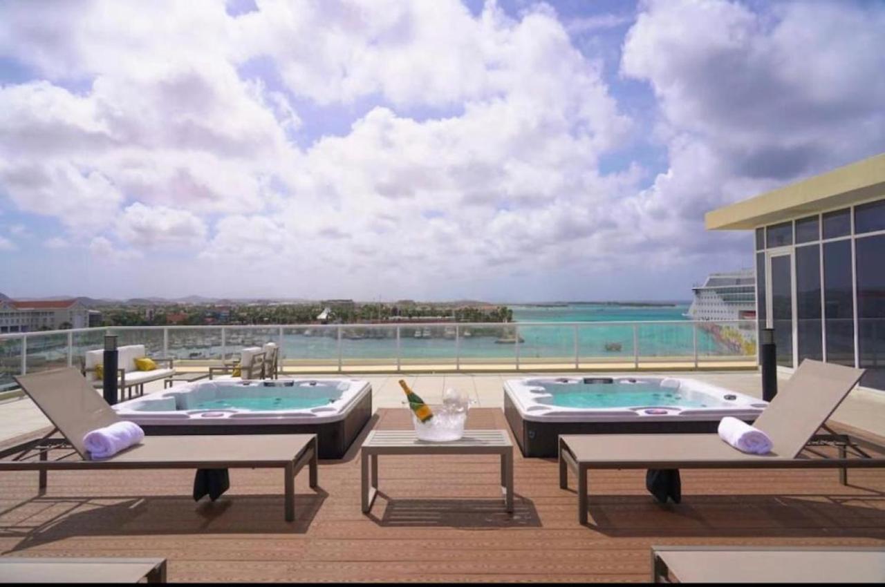 Stylish Luxury Condo, Central Location, Ocean View, Pool, Gym Oranjestad Bagian luar foto