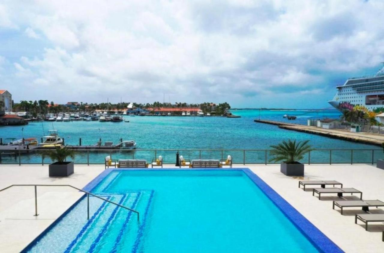 Stylish Luxury Condo, Central Location, Ocean View, Pool, Gym Oranjestad Bagian luar foto