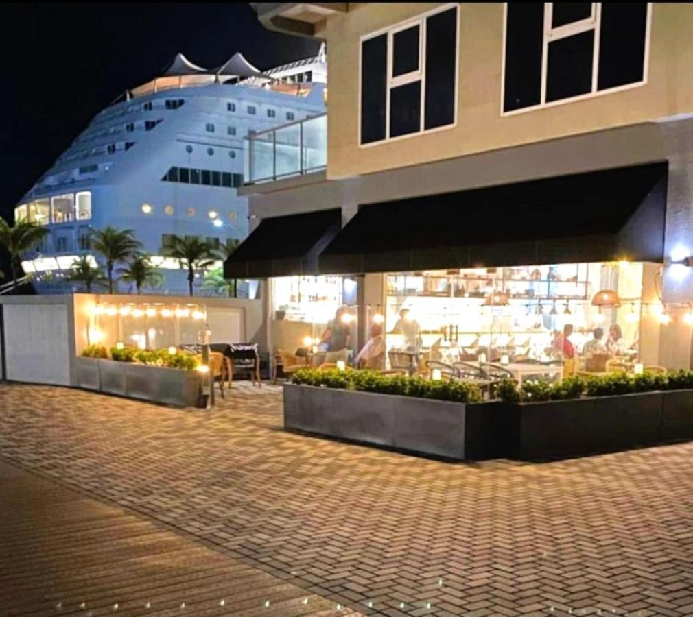 Stylish Luxury Condo, Central Location, Ocean View, Pool, Gym Oranjestad Bagian luar foto